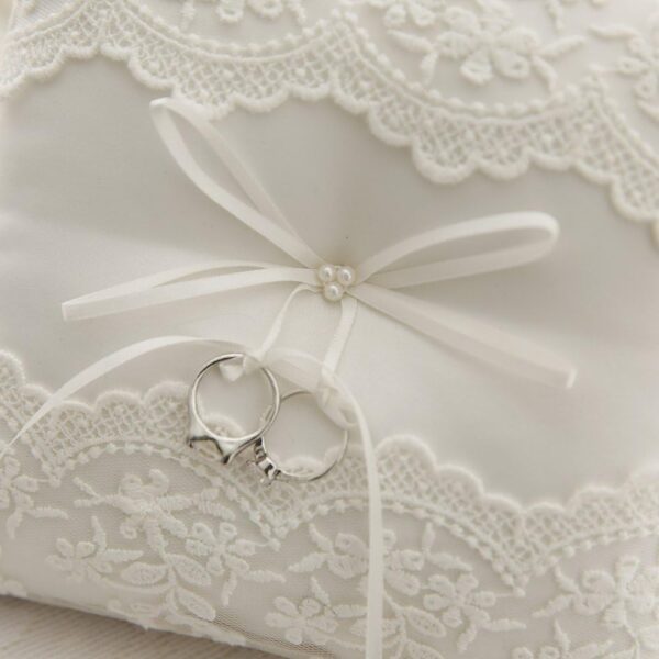 Wedding ring cushion